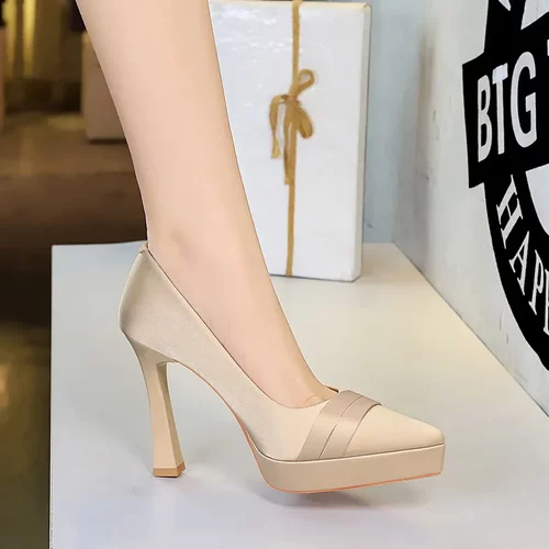 8399-2欧美风优雅宴会气质高跟鞋女尖头防水台绸缎粗跟超高跟单鞋