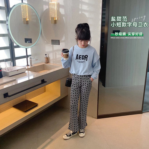 女童字母短款潮卫衣2022春装新款中大童甜酷baby蓝上衣女孩套头衫 - 封面