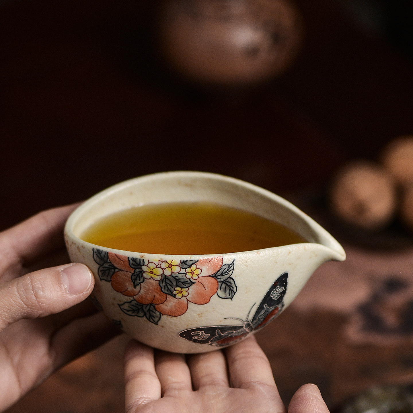 青花火石红公道杯 中式复古桃间蝶舞优雅公杯分杯品茗茶海