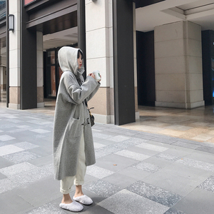 冬季流行连帽牛角扣毛呢大衣