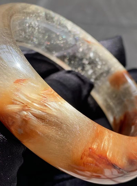 天然水晶蝴蝶发手镯 圈口53mm 18*10mm 76.4克 一物一图