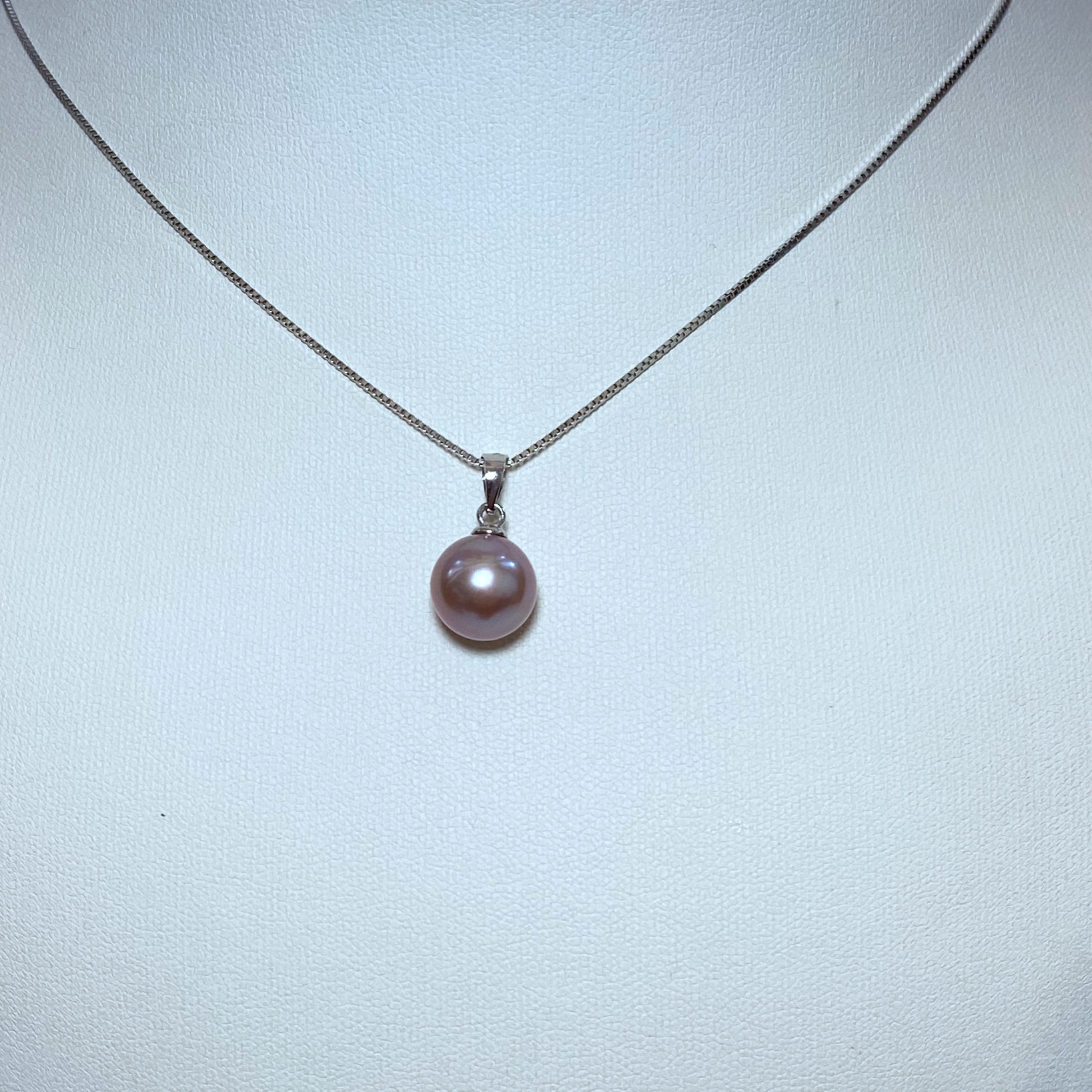 天然粉紫色圆形淡水有核珍珠吊坠