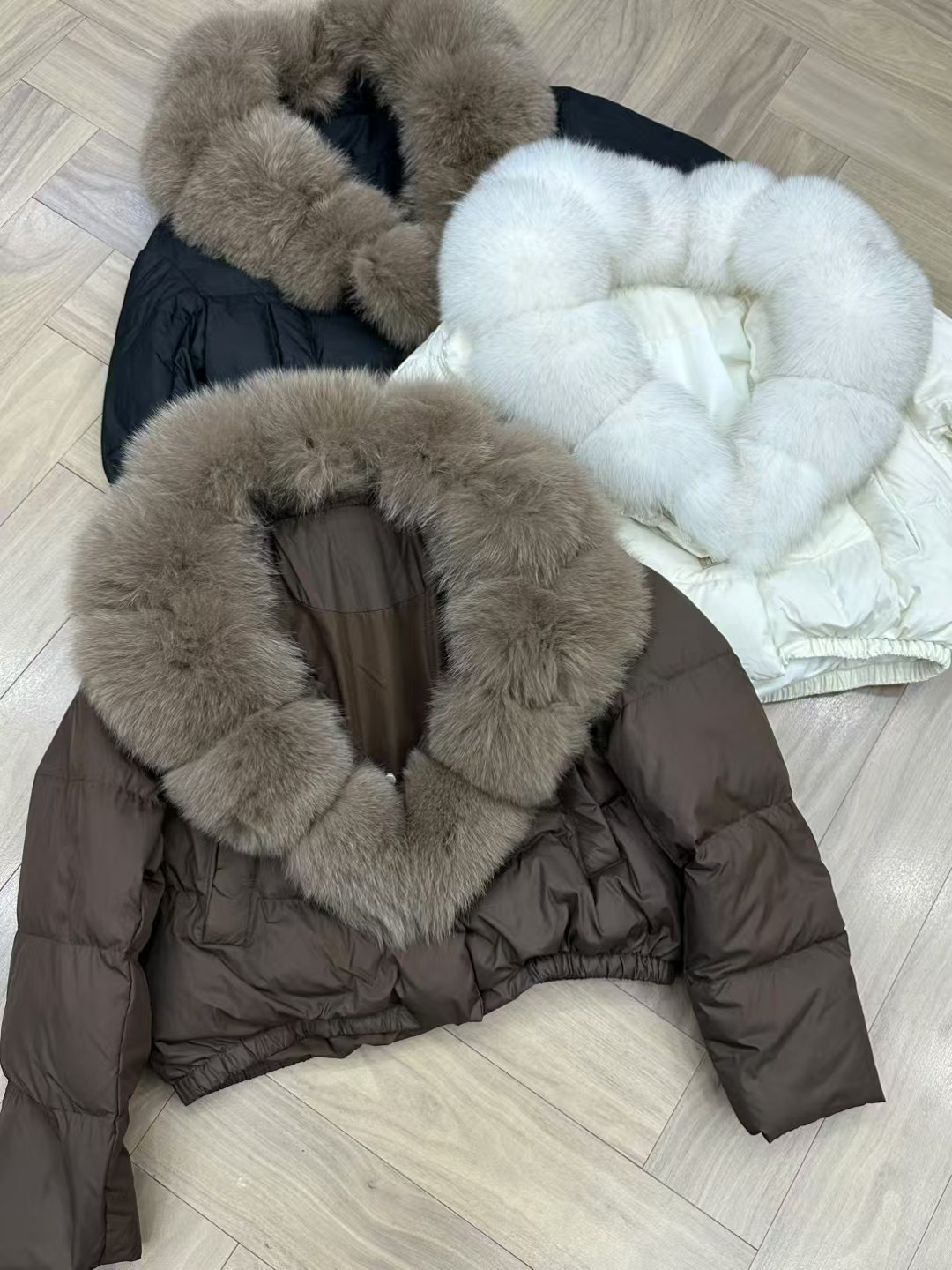 Atu羽绒服女冬季2024新款短款面包服外套小个子高级感大毛领时尚