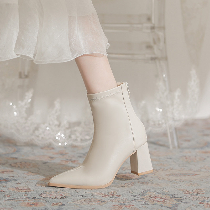 秋冬软皮尖头粗跟显瘦女马丁靴