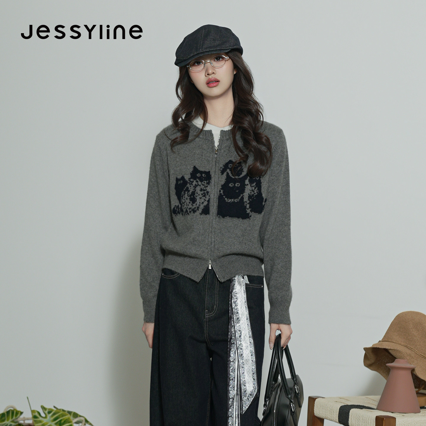 jessyline杰茜莱2026秋冬新款休闲风猫咪提花拉链针织开衫女毛衣