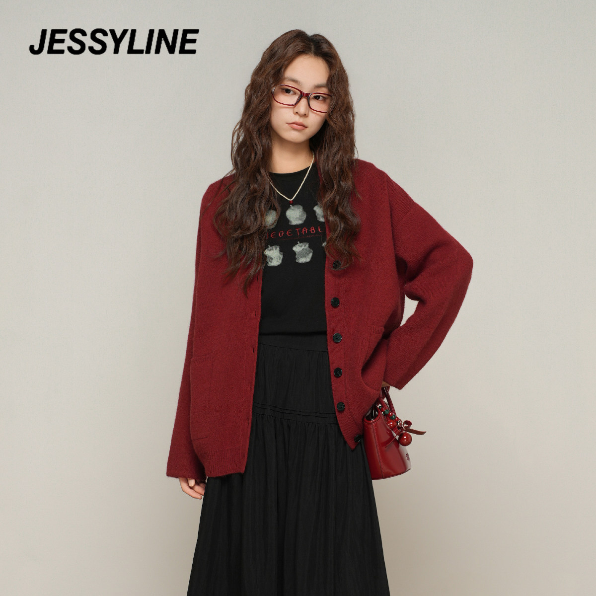 jessyline杰茜莱26新款红色v领针织开衫女秋宽松显瘦纽扣毛衣外套