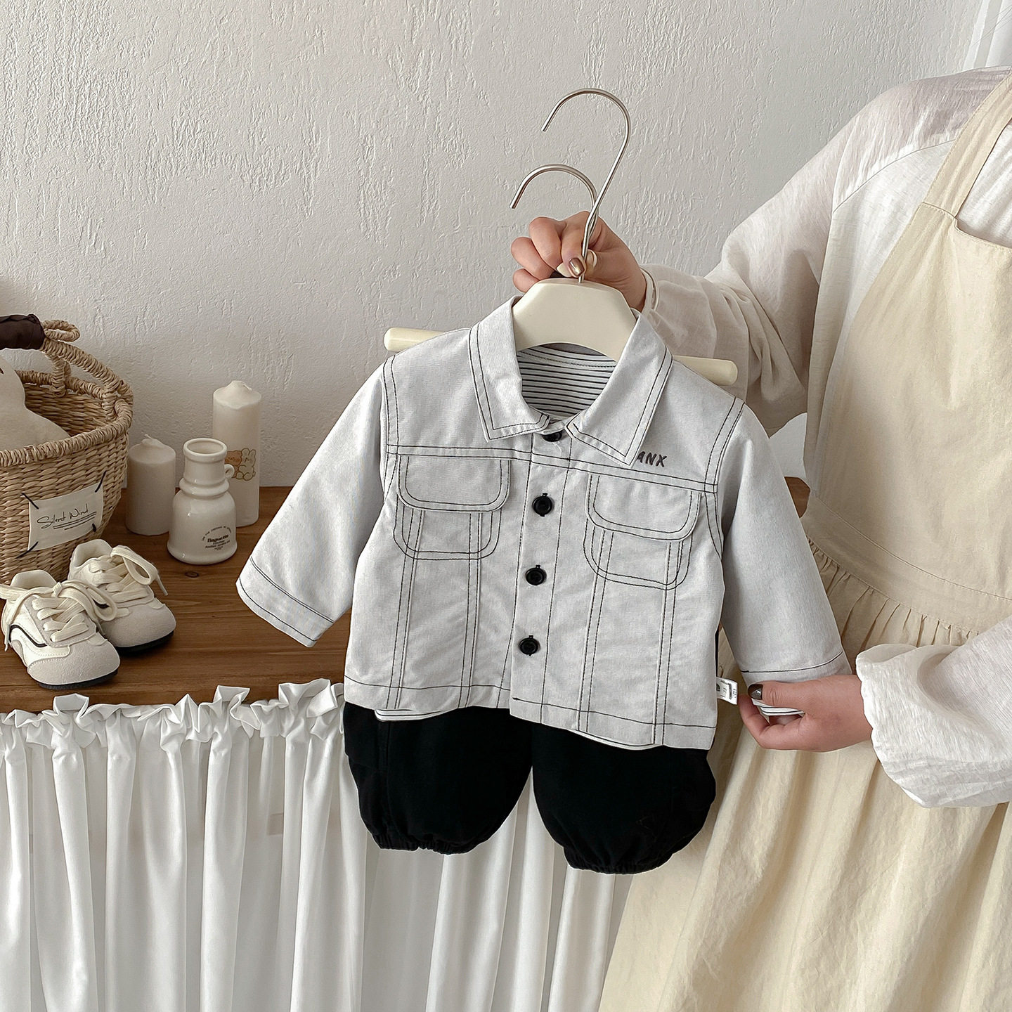 男童字母绣花衬衫外套2026春装新款男孩时髦上衣宝宝帅气童装衣服