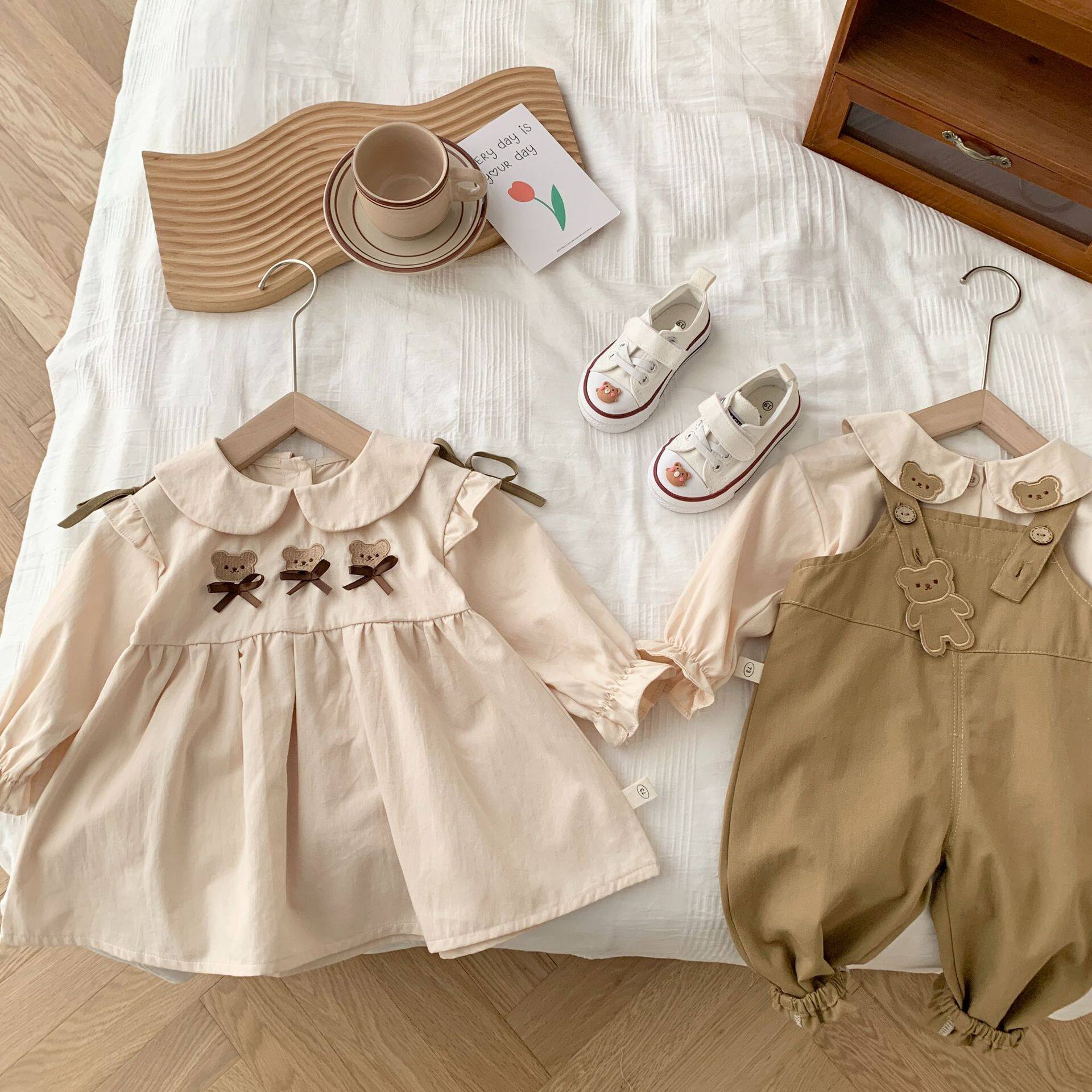 女童纯棉小熊衬衫套装春秋韩国童装宝宝娃娃领连衣裙背带裤两件套