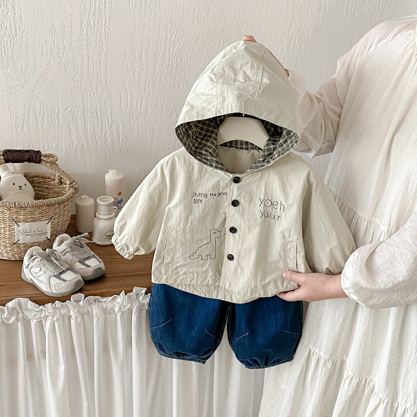 男童春装薄款连帽外套儿童洋气卡通涂鸦夹克风衣宝宝防风开衫上衣