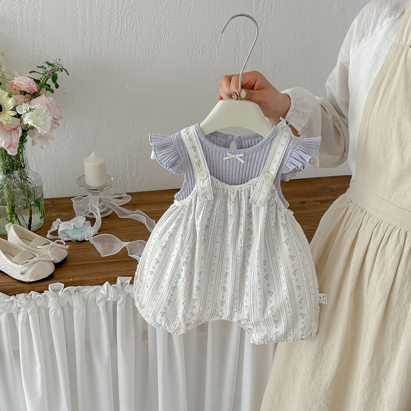 宝宝宽松纯棉连体裤套装婴儿夏新款飞袖背心上衣碎花背带裤两件套