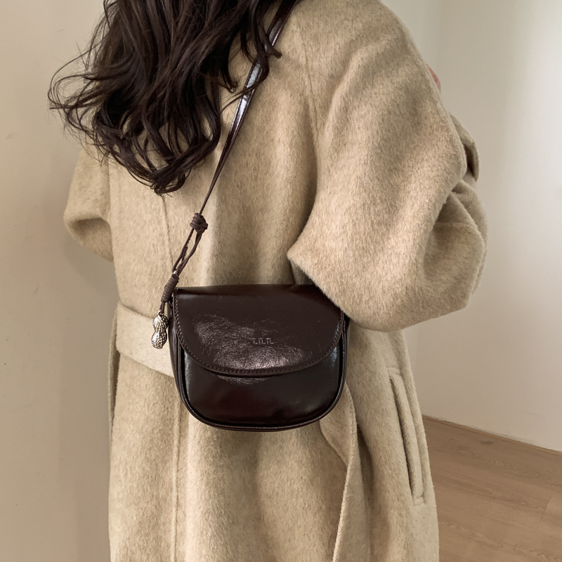 2025秋冬爆款单肩包网红斜挎包