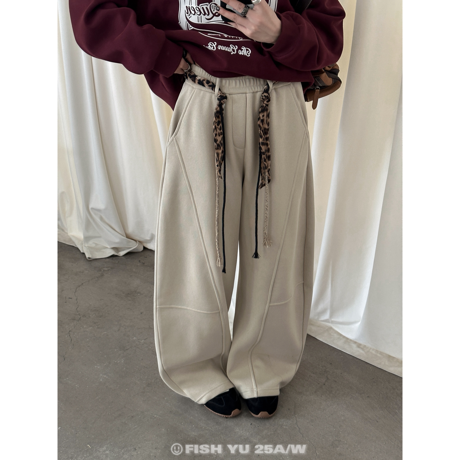FISH YU -内里复合糯米绒+豹纹丝巾编织绳腰带宽松休闲裤625685