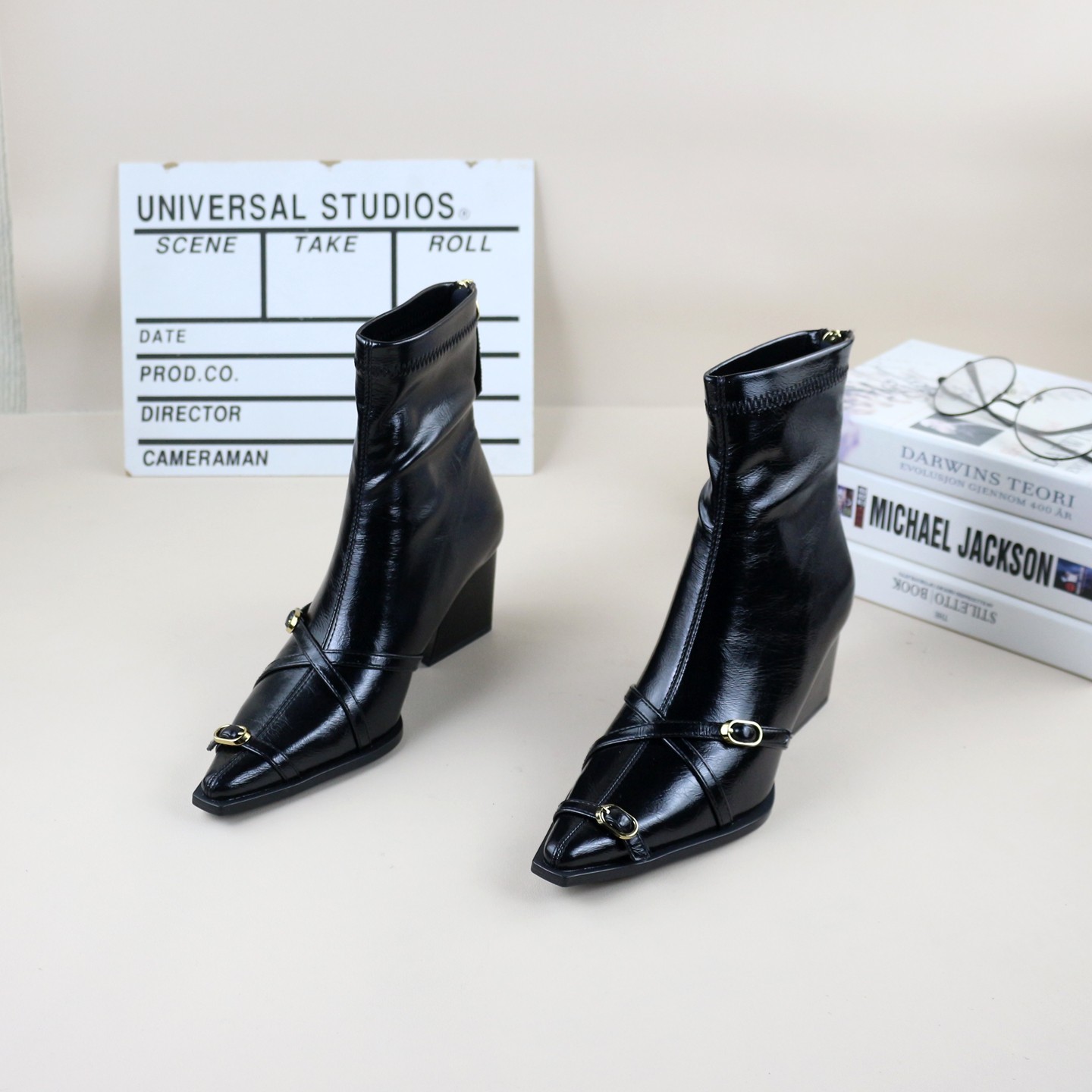 00秋冬季新款撤柜单里粗高跟尖头皮带扣法式韩版百搭女瘦瘦短靴,女鞋,时装靴,淘宝优惠券,粉丝福利购,淘宝优惠卷