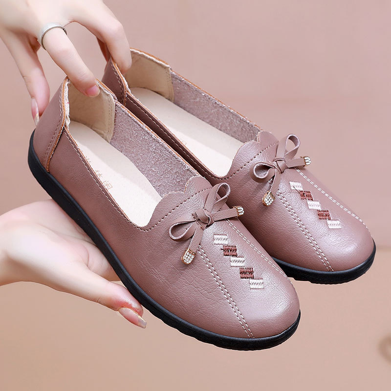 新款妈妈鞋软底单鞋春秋款皮鞋舒适防滑平底老人工作鞋中老年女鞋