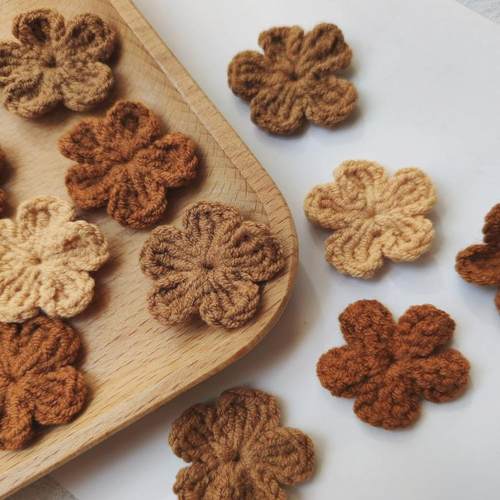 手工针织编织毛线小花朵