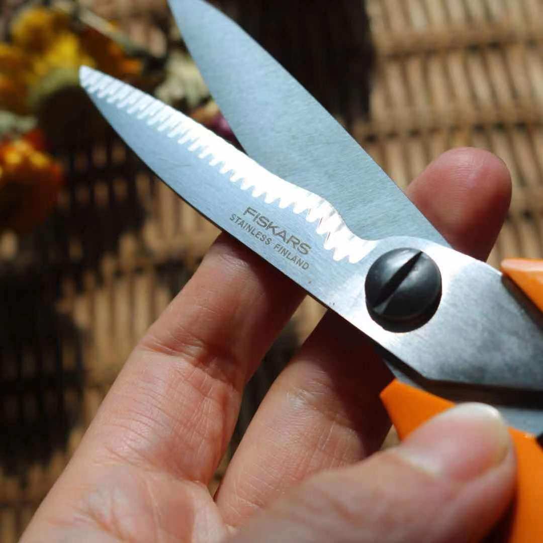 原装进口芬兰Fiskars/菲斯卡18cm裁缝剪刀日常厨房通用正品现货