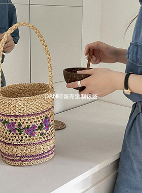 法式复古度假风拉菲草刺绣草编包手提 腋下单肩水桶编织包度假包
