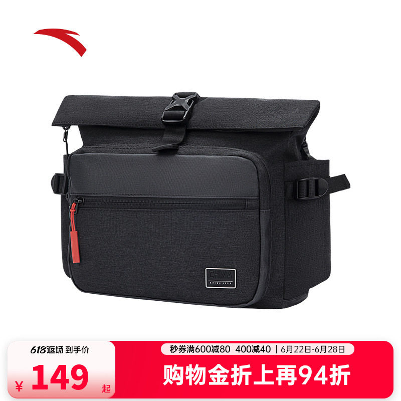 安踏斜挎包运动训练健身包通勤上课出游邮差包大容量机能风单肩包