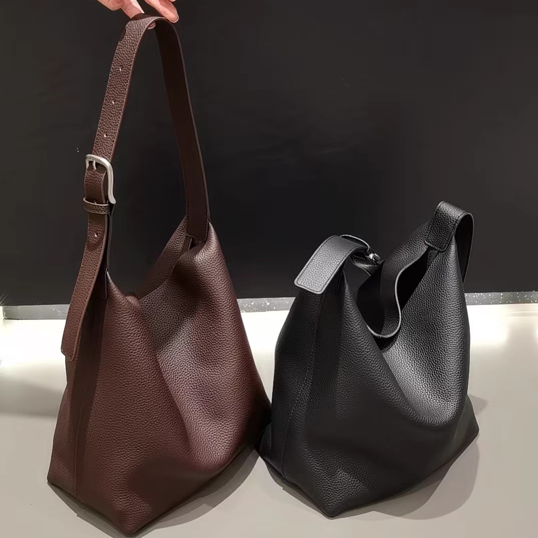 轻奢水桶包女2025新款