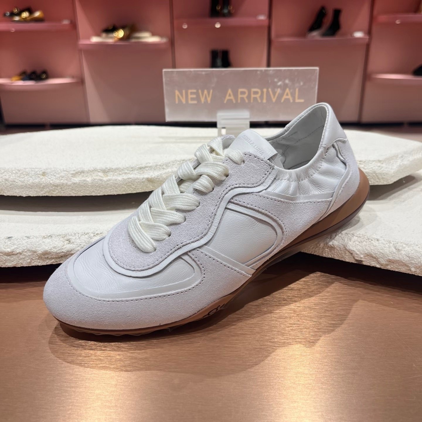 露娜轻便橡胶薄底跑步鞋