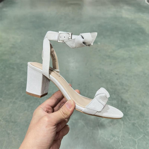 LuxuryRebel一字带粗跟凉鞋