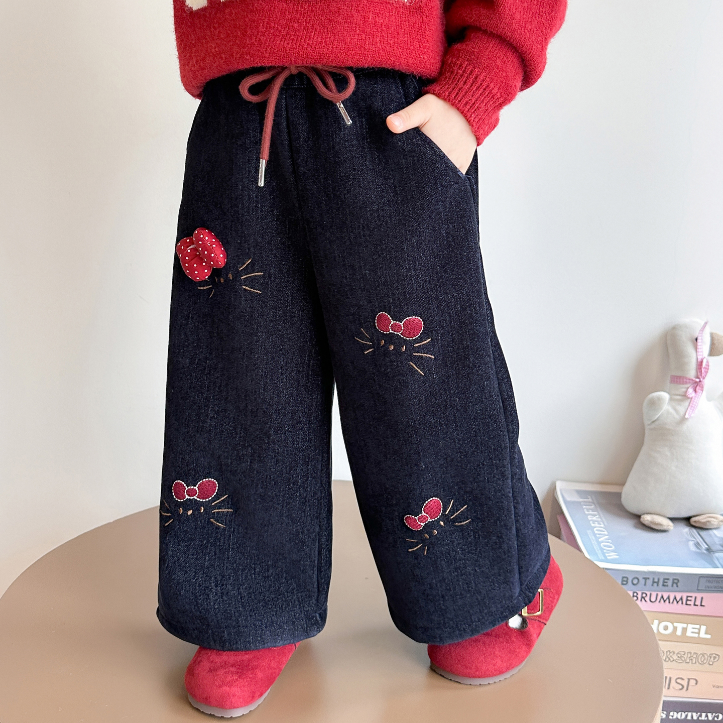 女宝宝冬装洋气猫咪加绒直筒裤