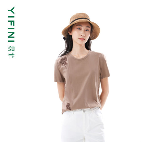 易菲宽松短款绣花时尚T恤
