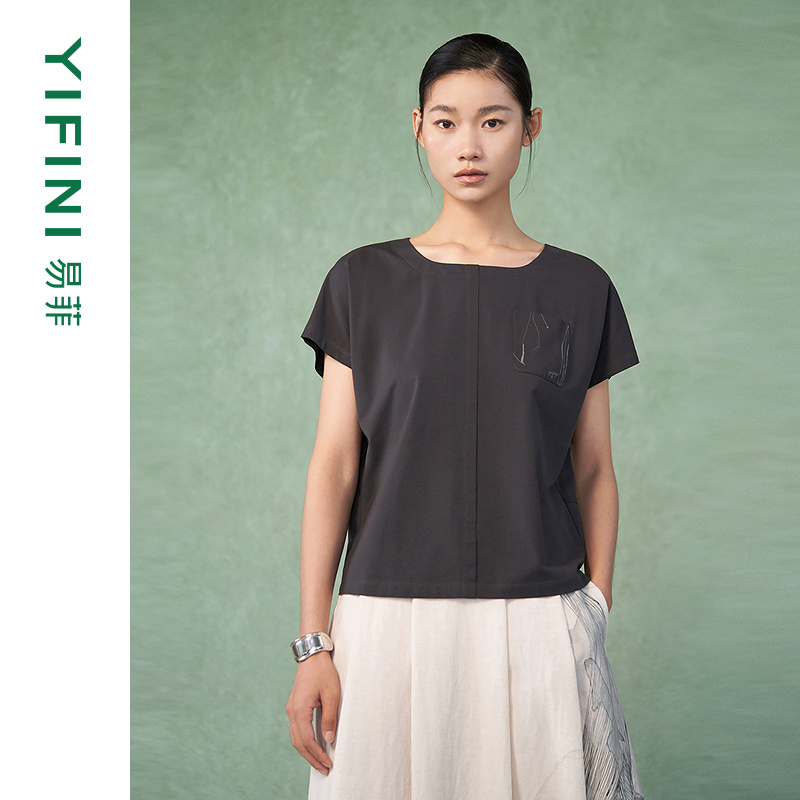易菲方领高级感绣花宽松短款T恤
