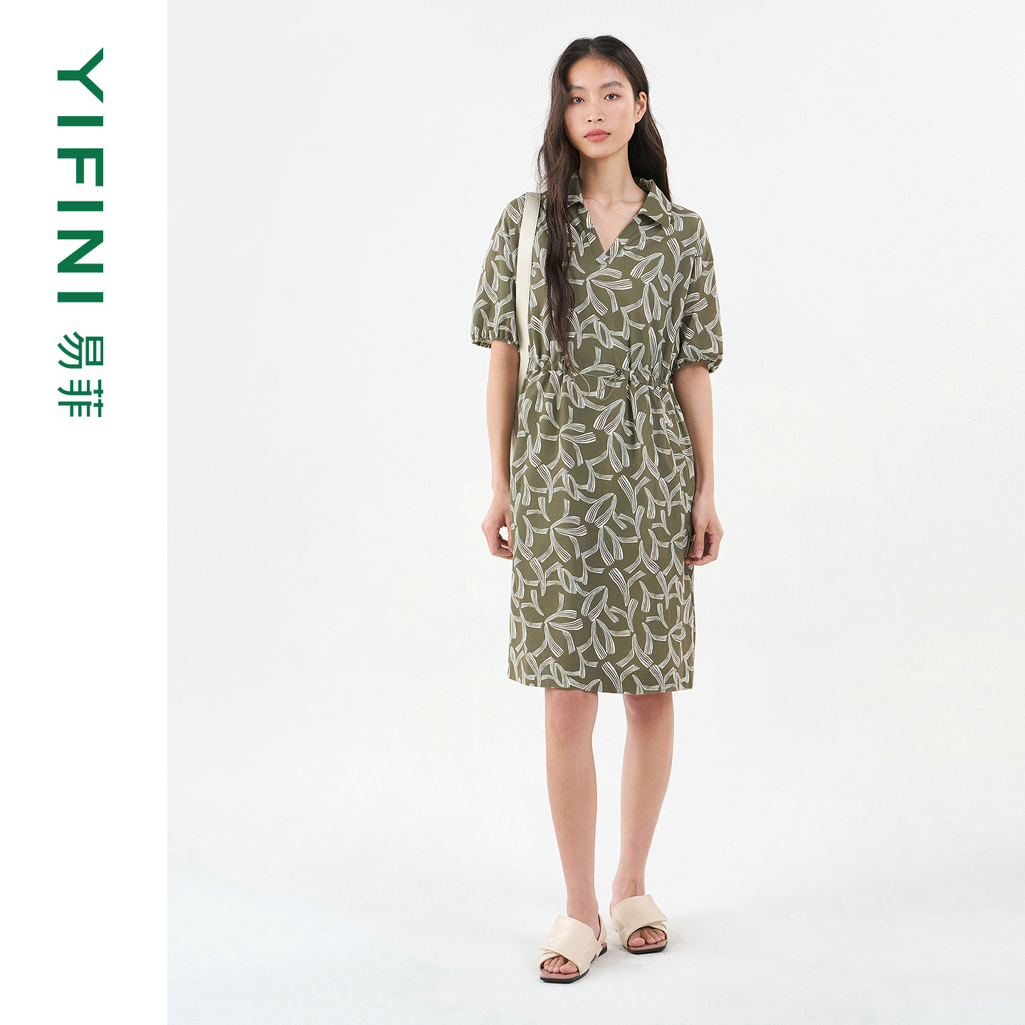 易菲复古运动风polo领印花连衣裙