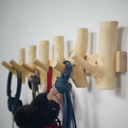 Крючок крюк крюк, подвесной свисающий стена деревянные деревянные леса свободные точки ветви ветви проезжают проходящее проходящее в дверь