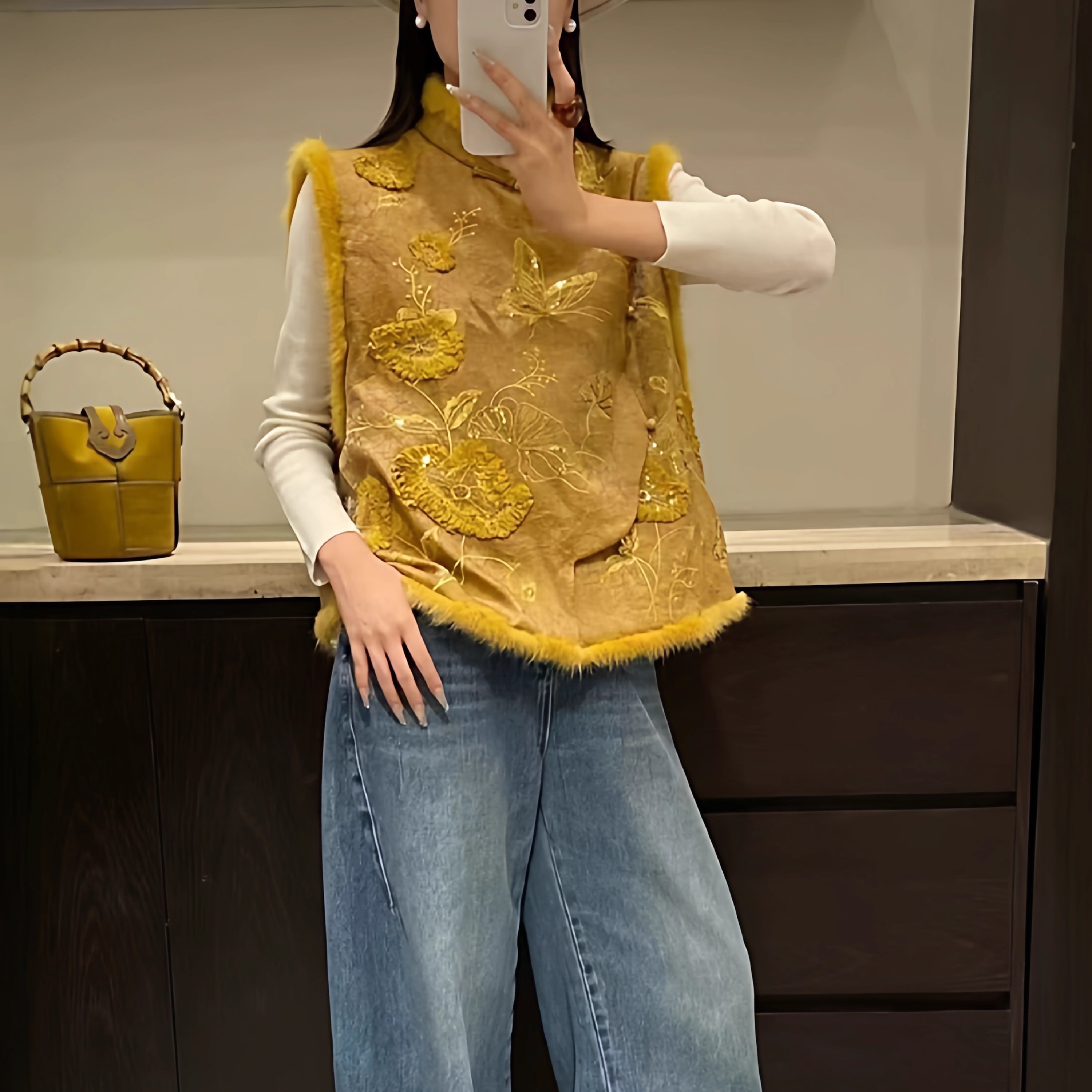 深圳南油新中式斜襟夹棉马甲秋冬国风重工刺绣水貂毛拼接加绒背心