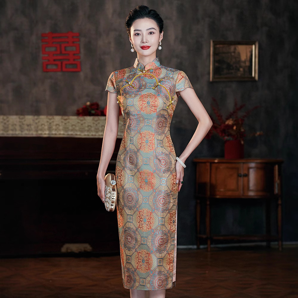 新中式刺绣旗袍2025新款妈妈装短袖中式喜婆婆婚宴礼服日常可穿