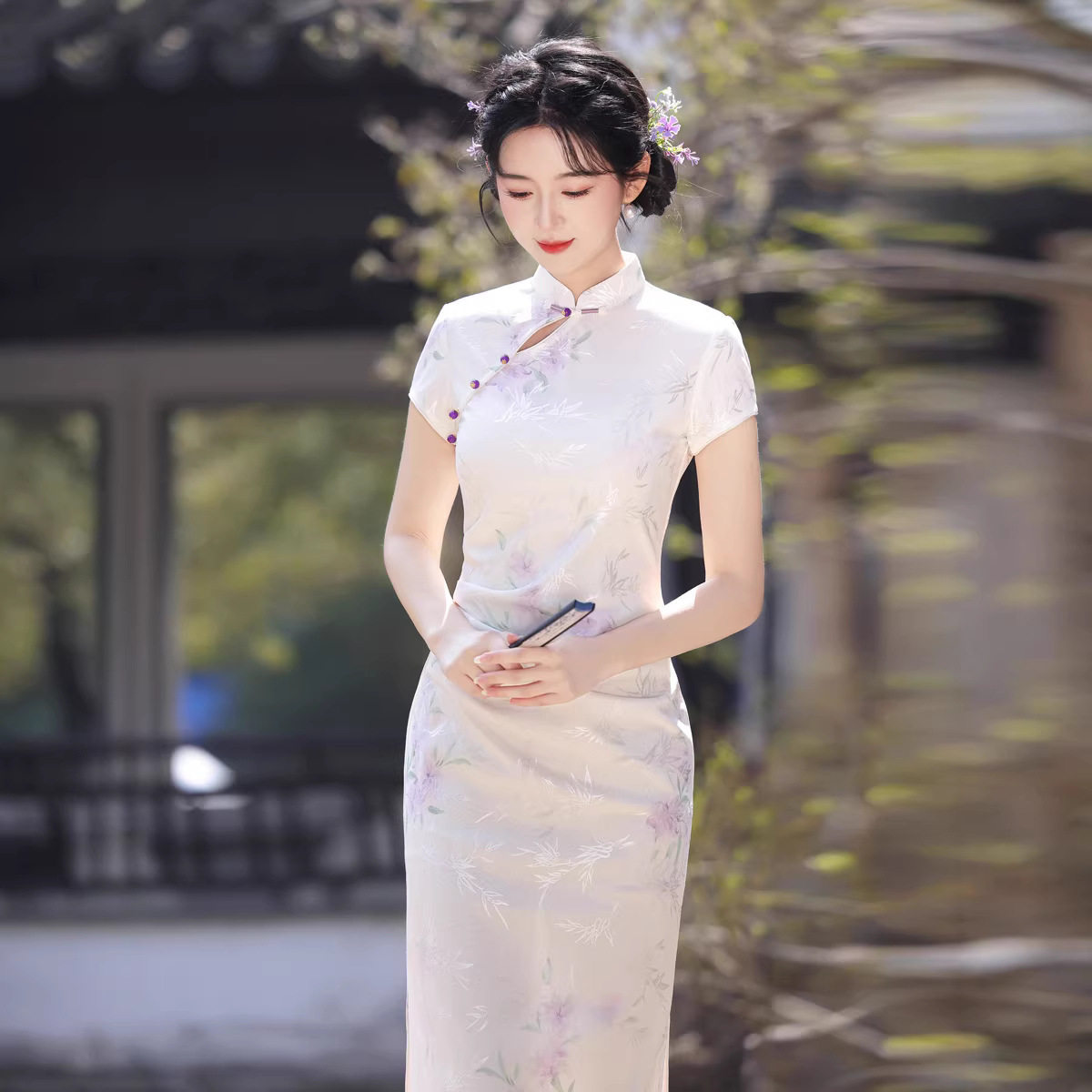 新中式国风年轻款绝美白色旗袍紫色印花2026夏季日常少女感连衣裙
