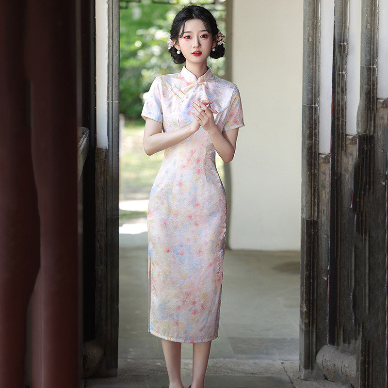 新中式改良款旗袍女2026夏季白色碎花立领修身显瘦日常可穿旗袍