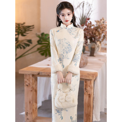 冬季旗袍冬装加绒加厚保暖复古日常青花瓷女新中式国风连衣裙白色