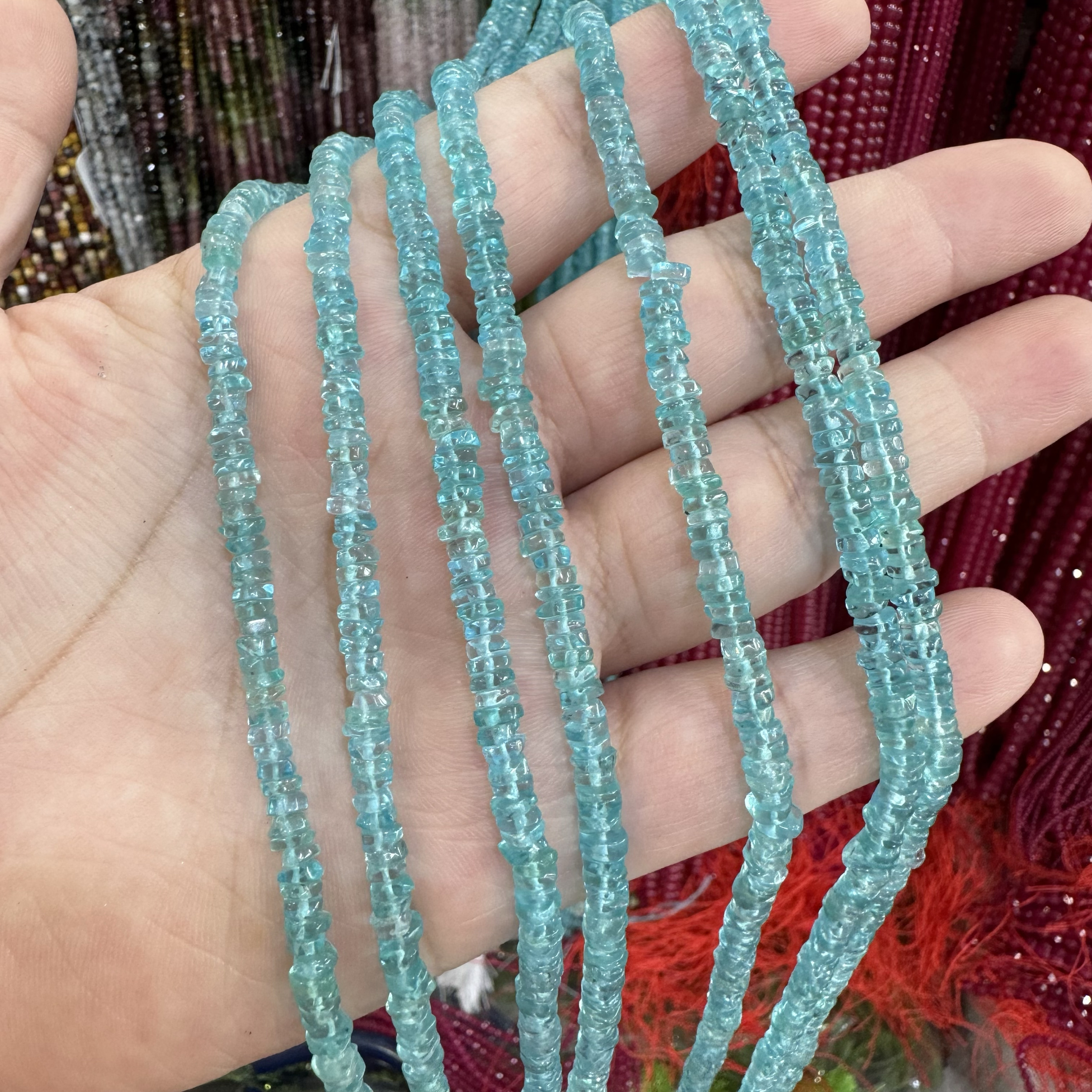 通透干净蓝磷灰不规则4mm隔片