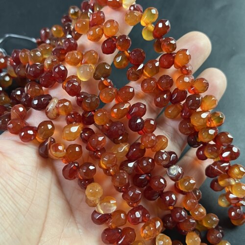 新品天然切面红玛瑙小水滴6*9mm散珠配珠吊坠孔半成品一条约42颗
