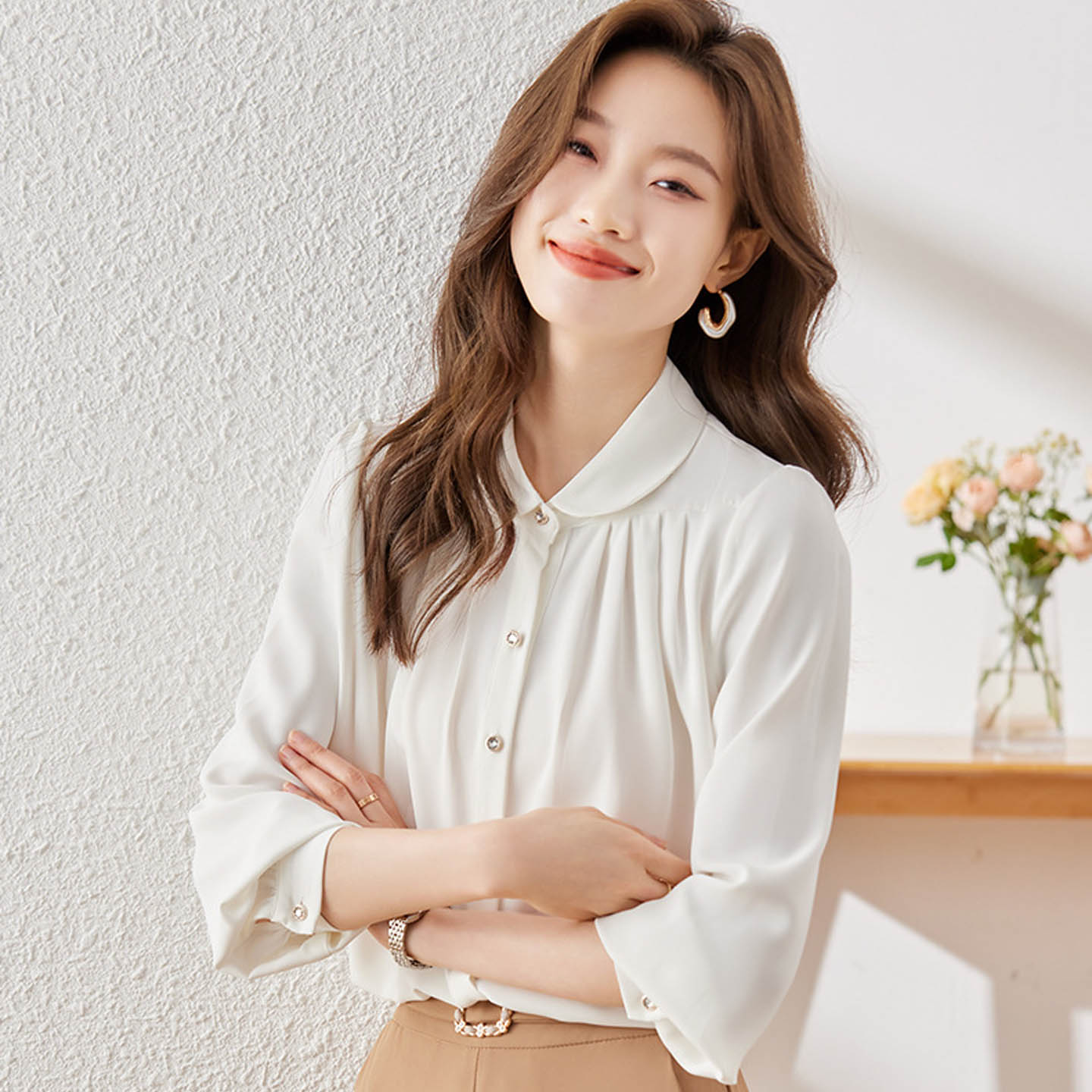 春秋新款高级感简约抽褶气质通勤衬衫女休闲纯色巨好看娃娃领上衣