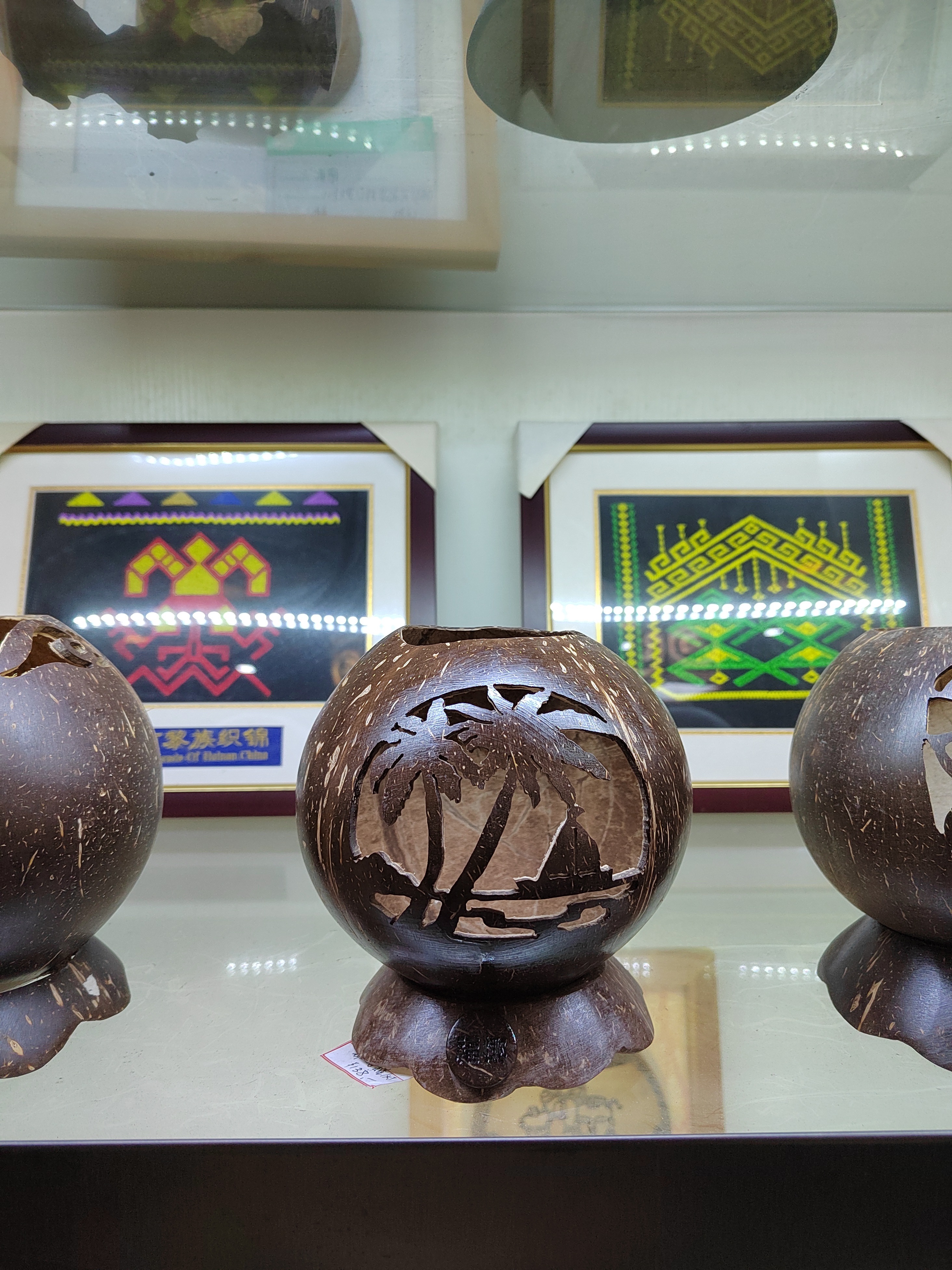 海南特色椰壳雕画笔筒居家旅游实用摆件镂雕工艺礼品生日礼物直销