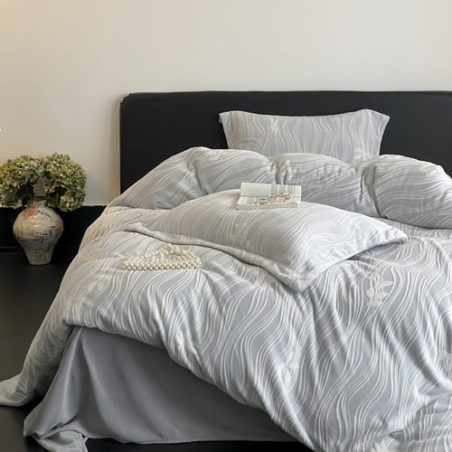 床品雕花牛奶绒2.0米加厚ins风