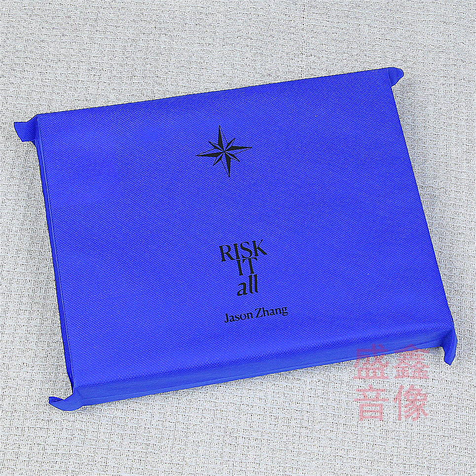 赠定制海报卡一张