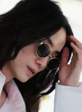 宋佳同款复古港风墨镜女新款高级感小脸金属椭圆形太阳眼镜凹造型