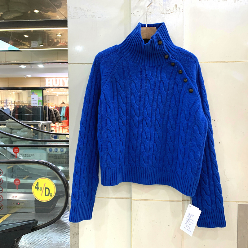 825731 斜纽扣高领麻花纹休闲宽松短装羊毛羊绒毛衣欧洲站秋冬女