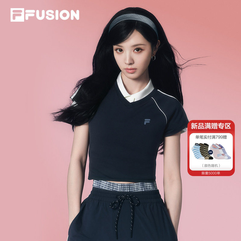 田曦薇同款FILA FUSION斐乐潮牌女子短袖衫2026夏新款修身V领T恤