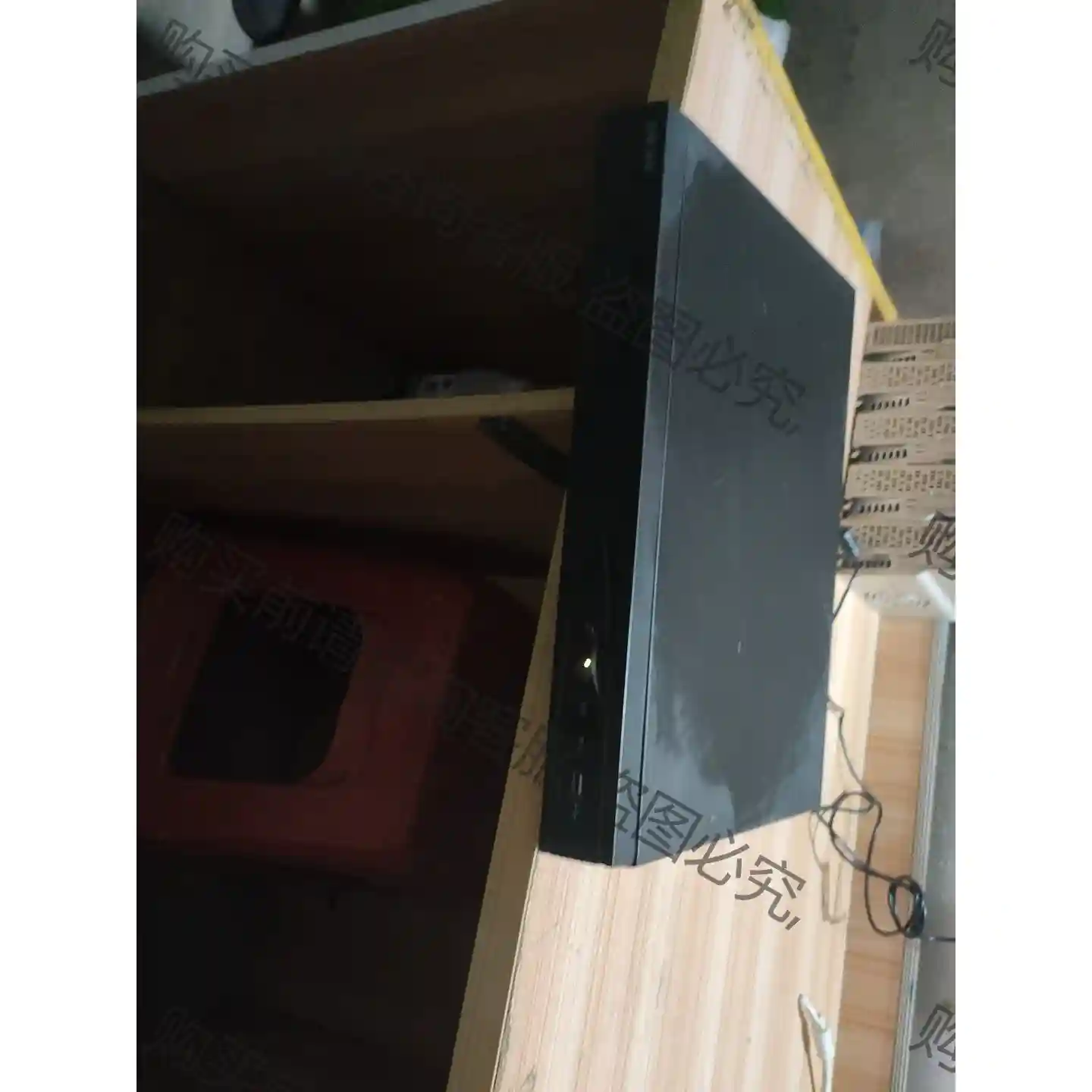 海康DS-7816N-K2硬盘录像机，通电如图。实物拍摄。没 先议价 包