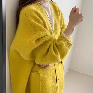 浣熊绒欧洲秋冬纯色多巴胺V领加厚开衫女宽松慵懒风大版毛衣外套