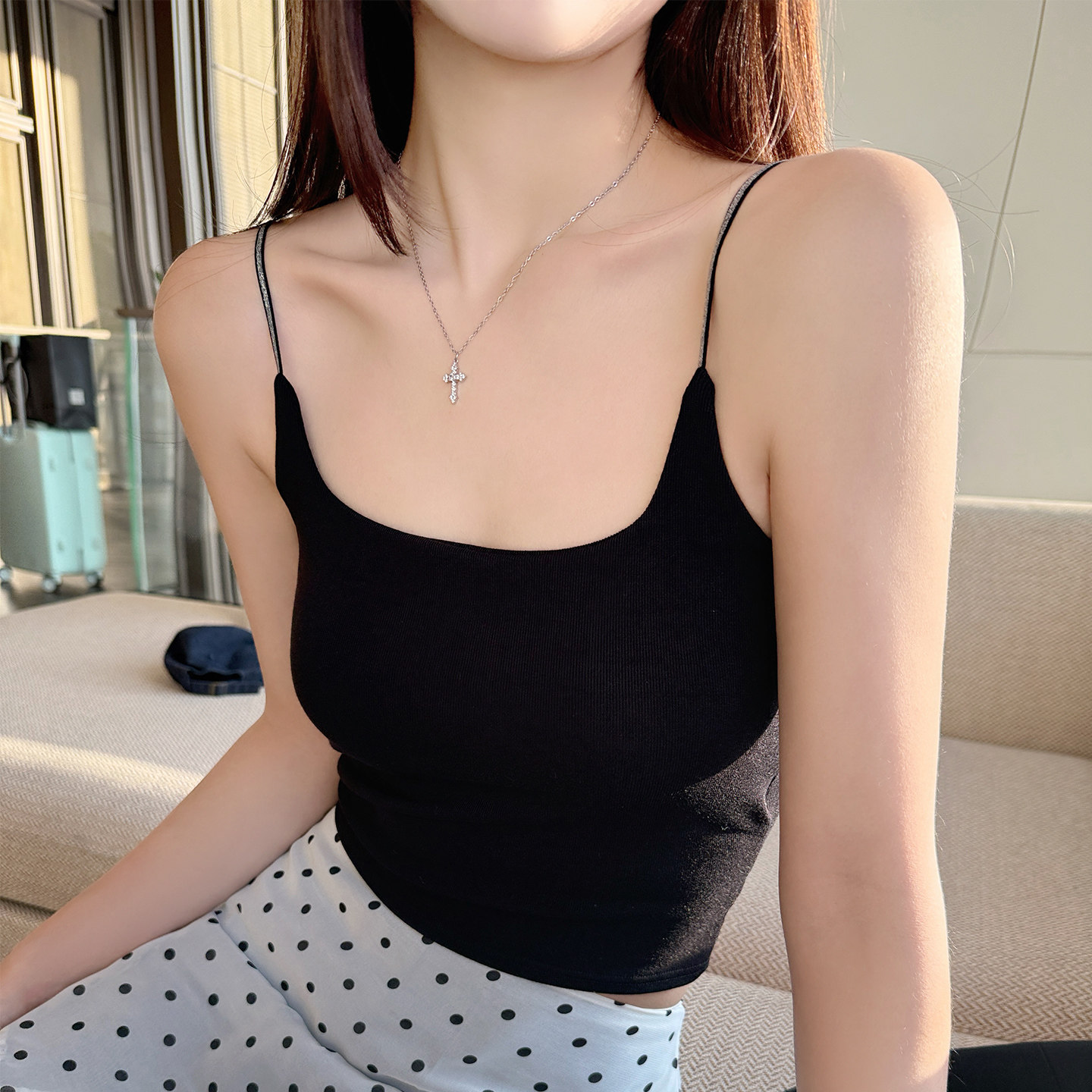 龙妹黑色U领吊带带胸垫背心女内搭外穿2026春夏新款打底抹胸上衣