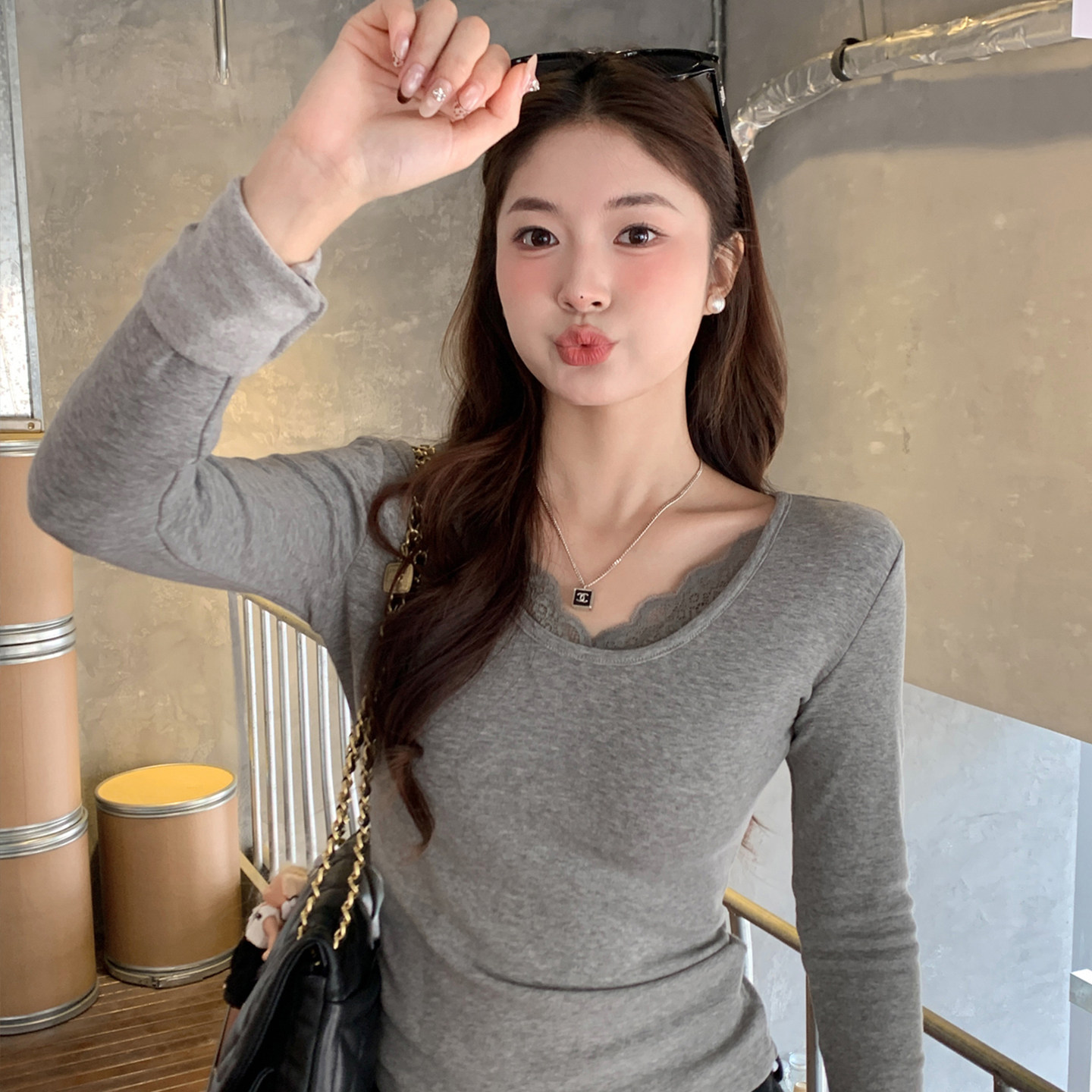 龙妹家灰色V领加绒加厚打底衫女内搭2026冬新款长袖T恤高级感上衣