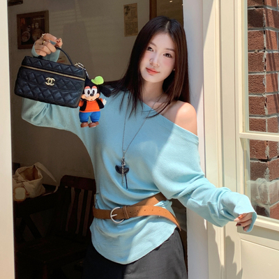 蓝色斜肩收腰褶皱针织衫女设计感