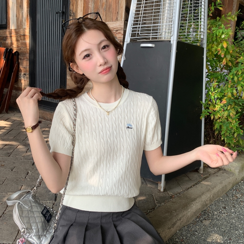 白色圆领短袖针织衫女打底休闲